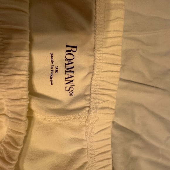 Ivory Capri Leggings w/ Lace Hem - Picture 10 of 11